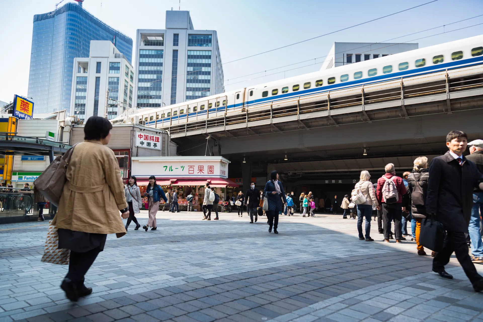 Odjazd shinkansenem Odjazd shinkansenem