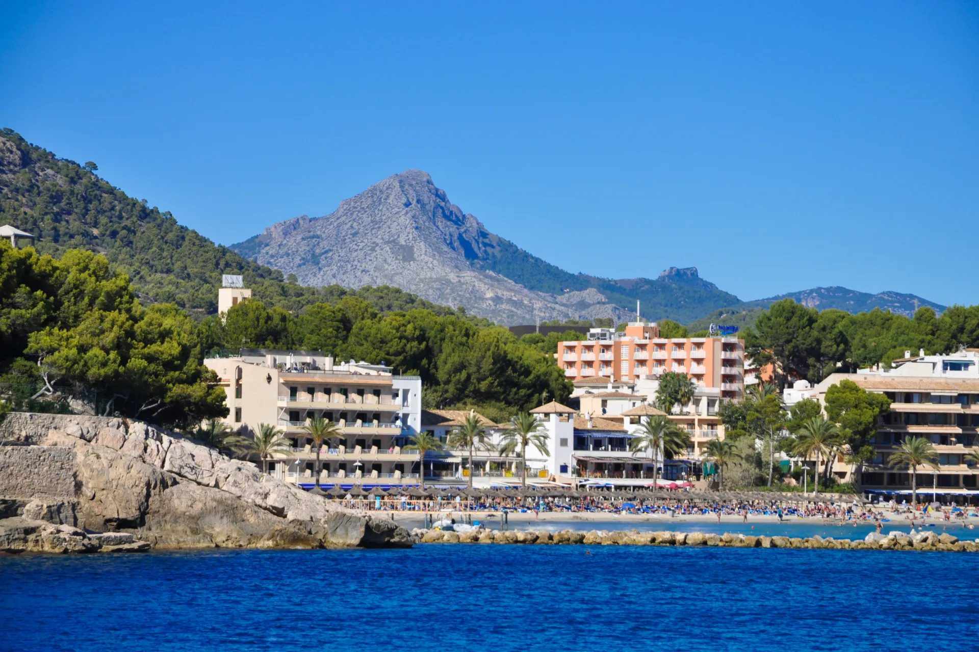 Zaludniona plaża w Paguera Zaludniona plaża w Paguera