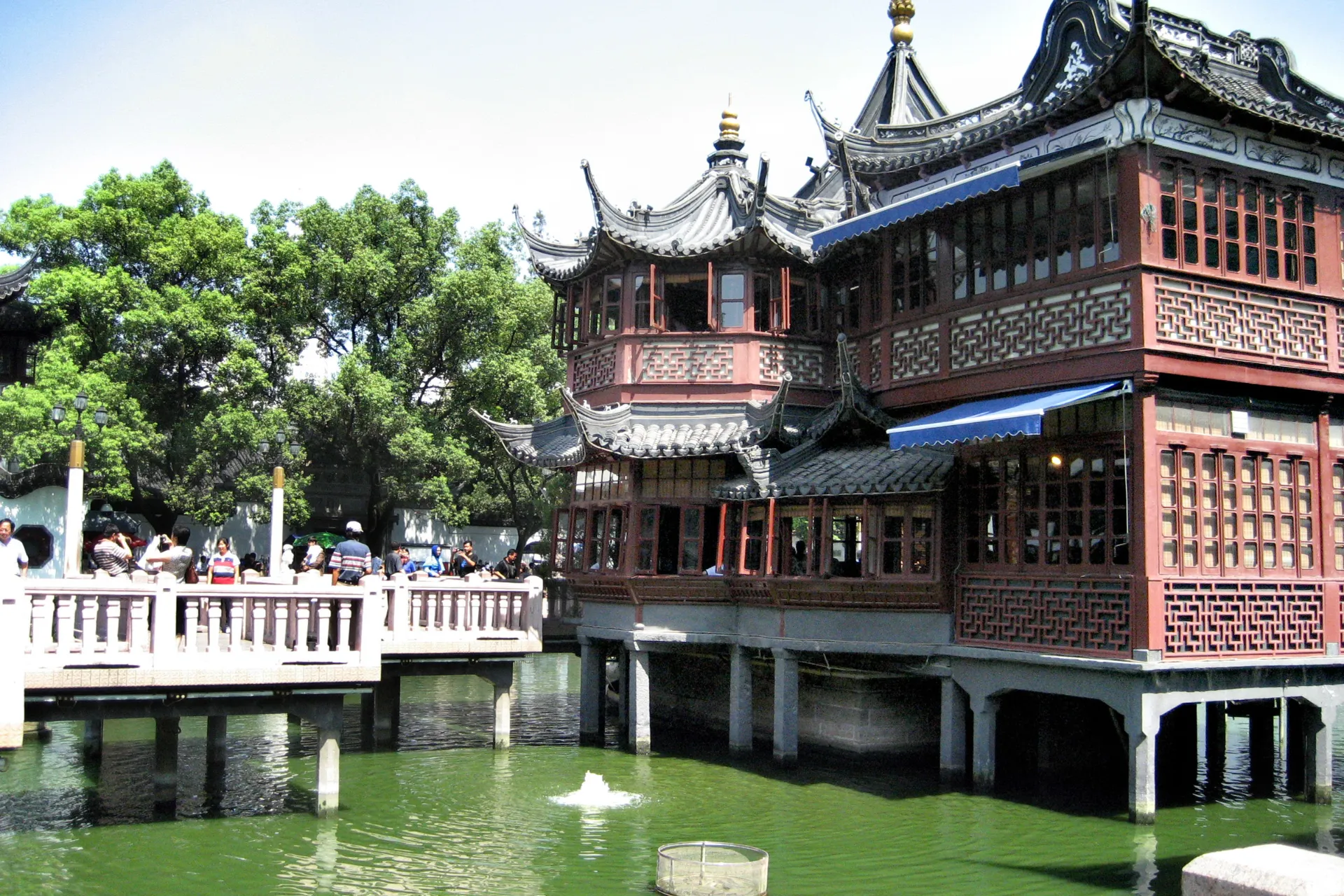 Ikoniczna herbaciarnia Yuyuan w starej dzielnicy Szanghaju