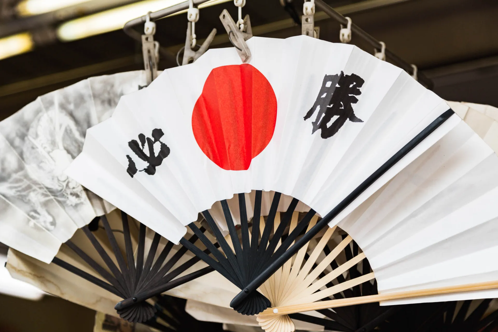 Wachlarz z wschodzącym słońcem