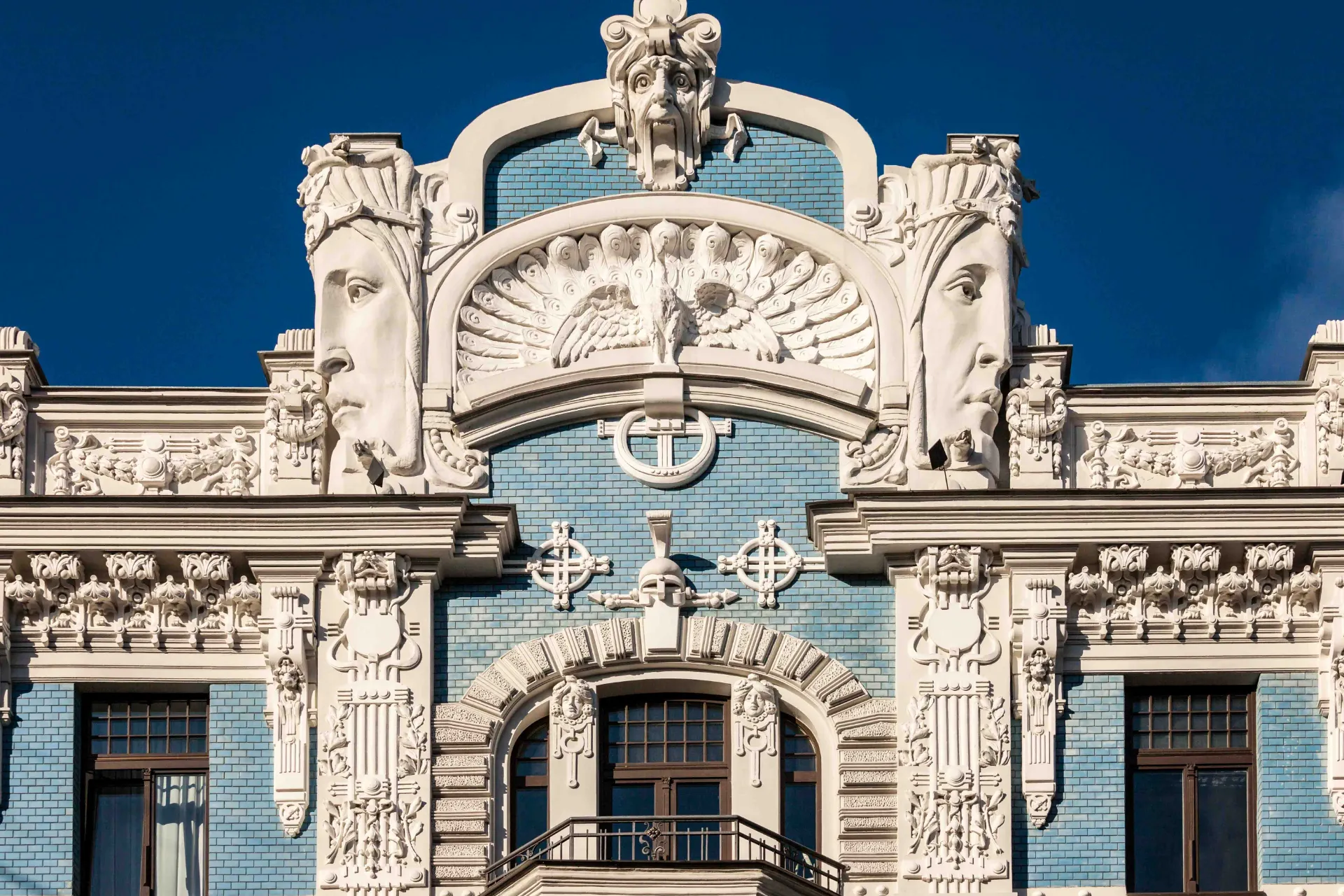 Detal fasady budynku art nouveau w Rydze Detal fasady budynku art nouveau w Rydze