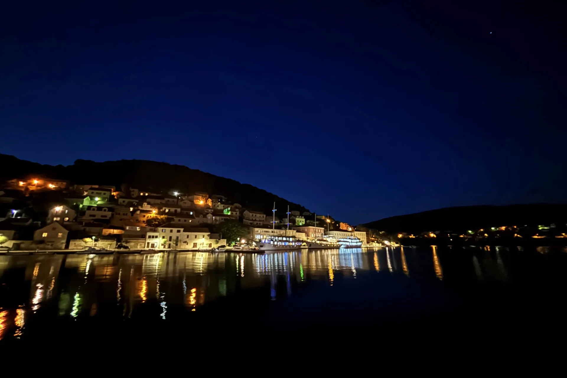 Wieczorny nastrój przy porcie Wieczorny nastrój przy porcie