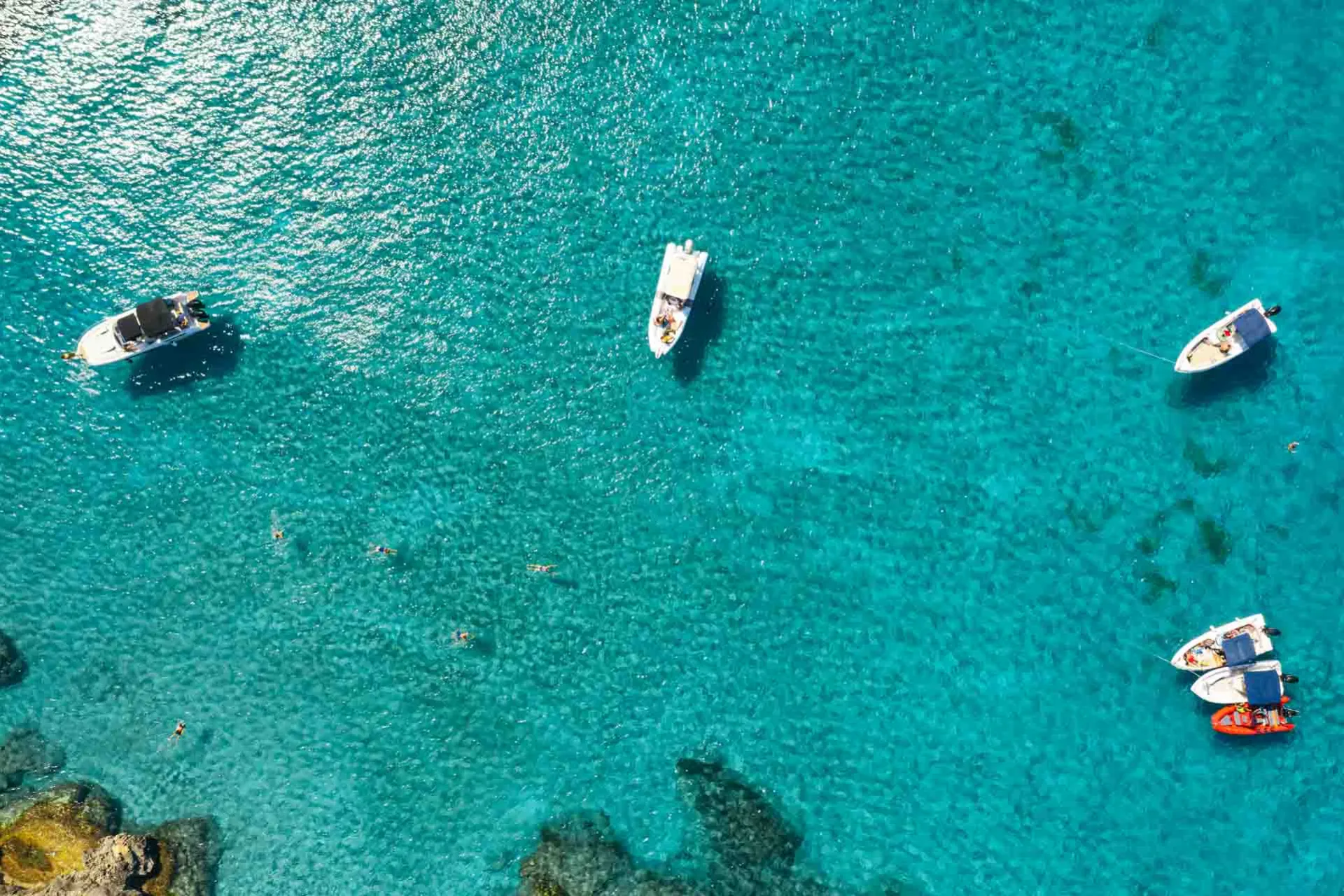 Słońce i turkusowa woda