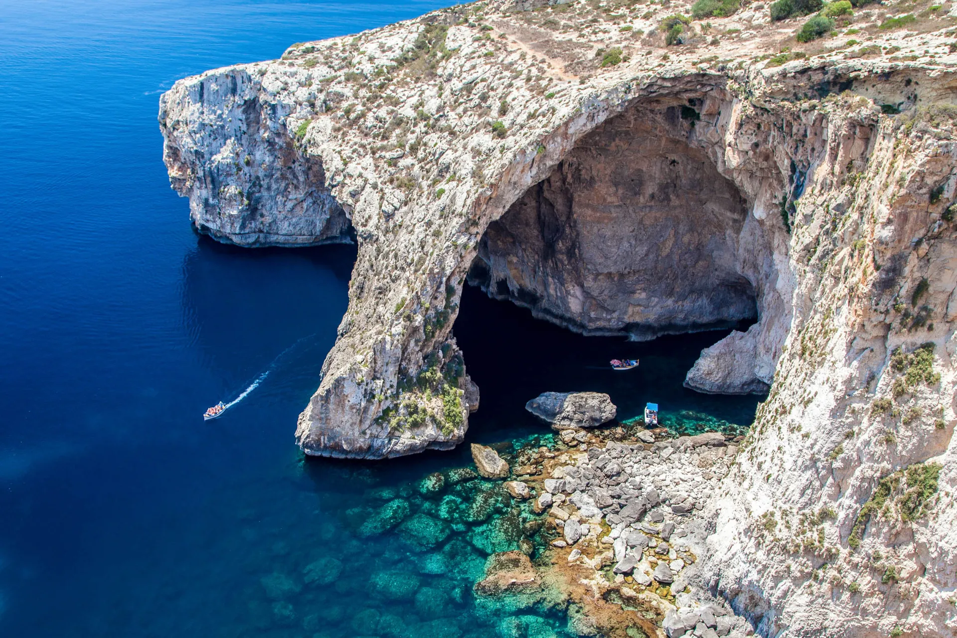 Blue Grotto na południowym wybrzeżu Malty Blue Grotto na południowym wybrzeżu Malty