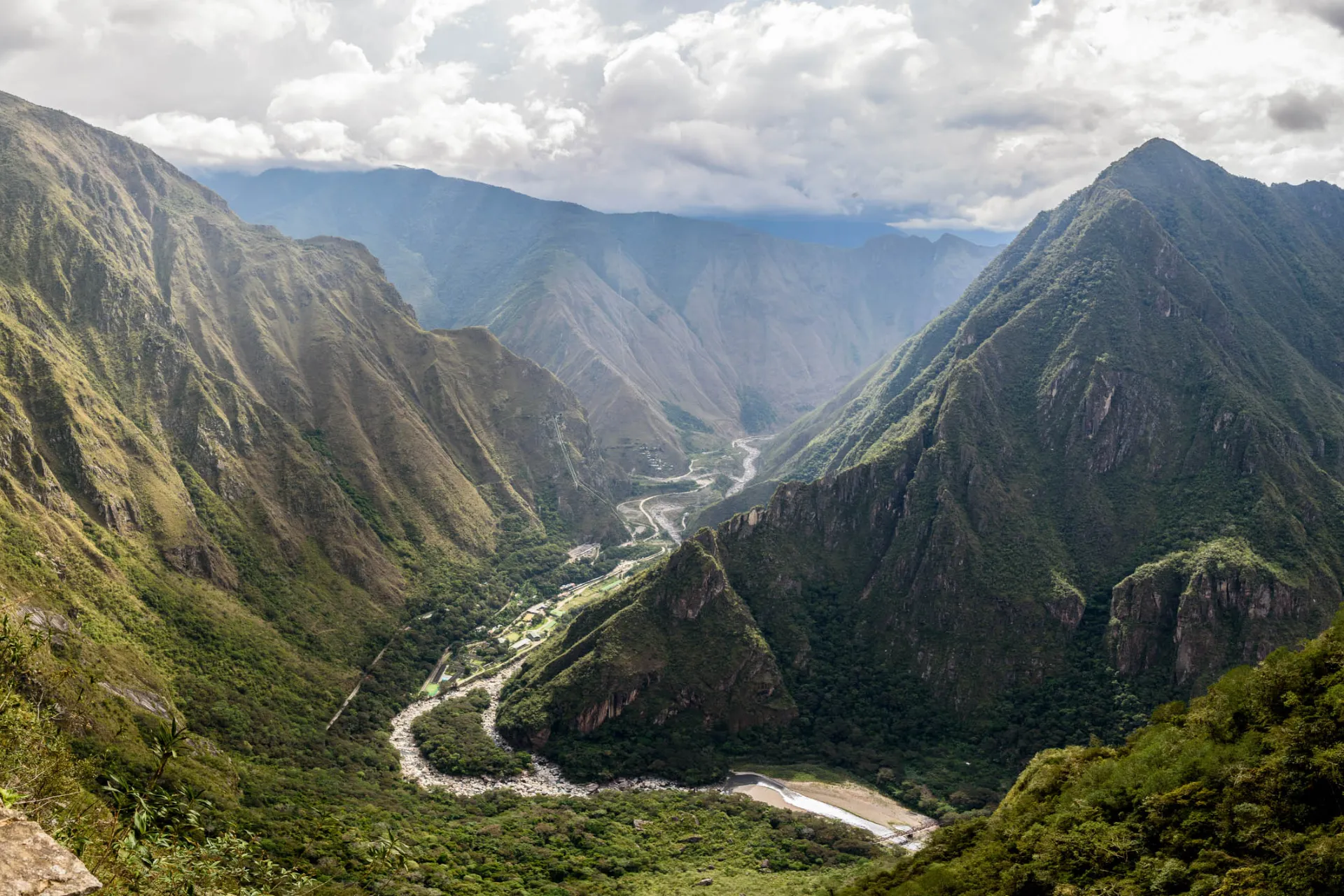 Żyzna dolina Urubamba, znana również jako Święta Dolina Żyzna dolina Urubamba, znana również jako Święta Dolina