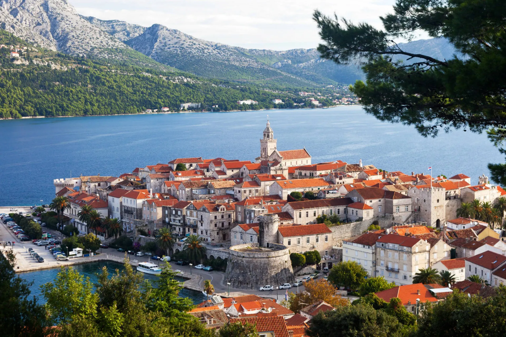 Korčula jest szóstą co do wielkości wyspą w chorwackim archipelagu Korčula jest szóstą co do wielkości wyspą w chorwackim archipelagu