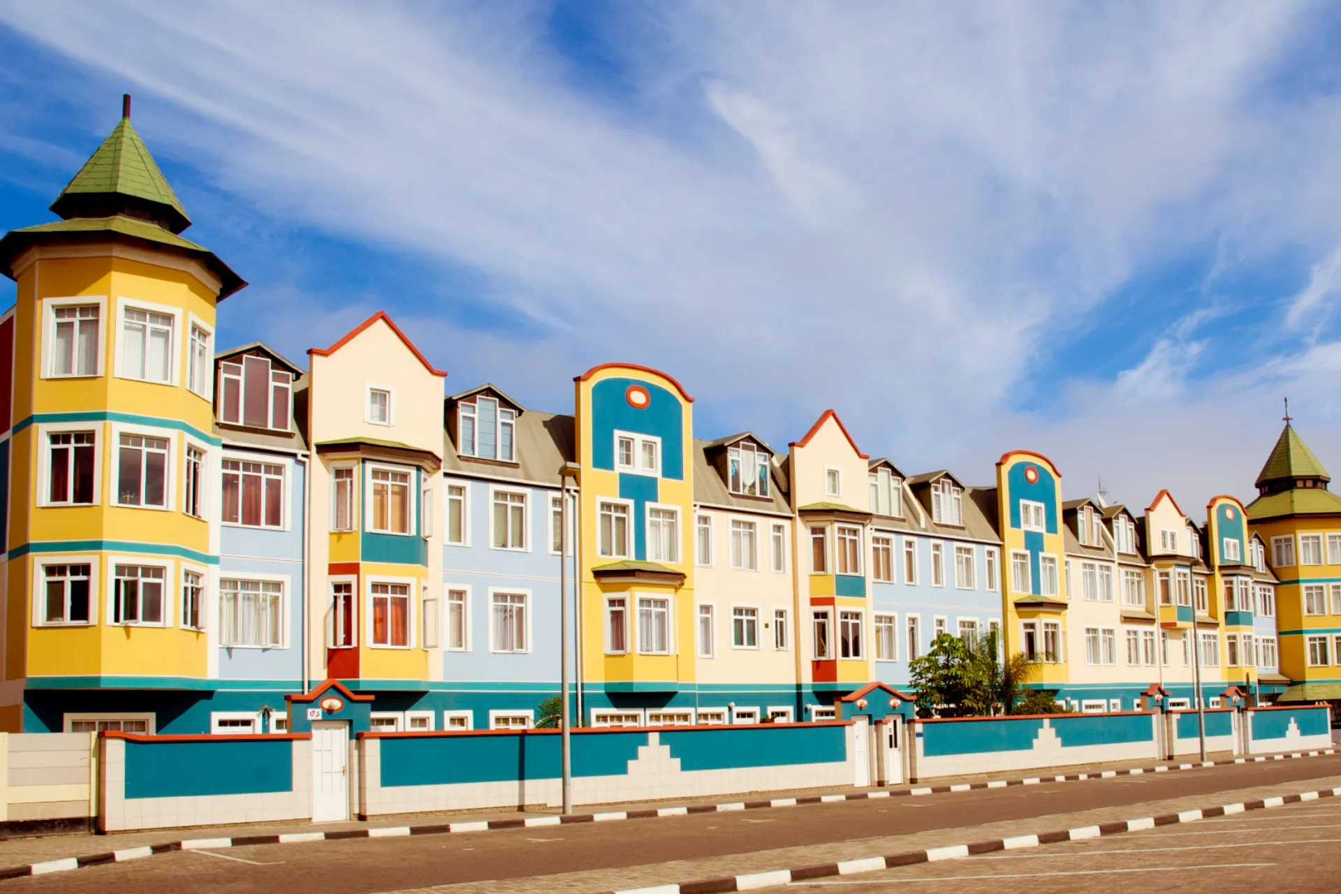 Budynki kolonialne w Swakopmund nad Atlantykiem Budynki kolonialne w Swakopmund nad Atlantykiem