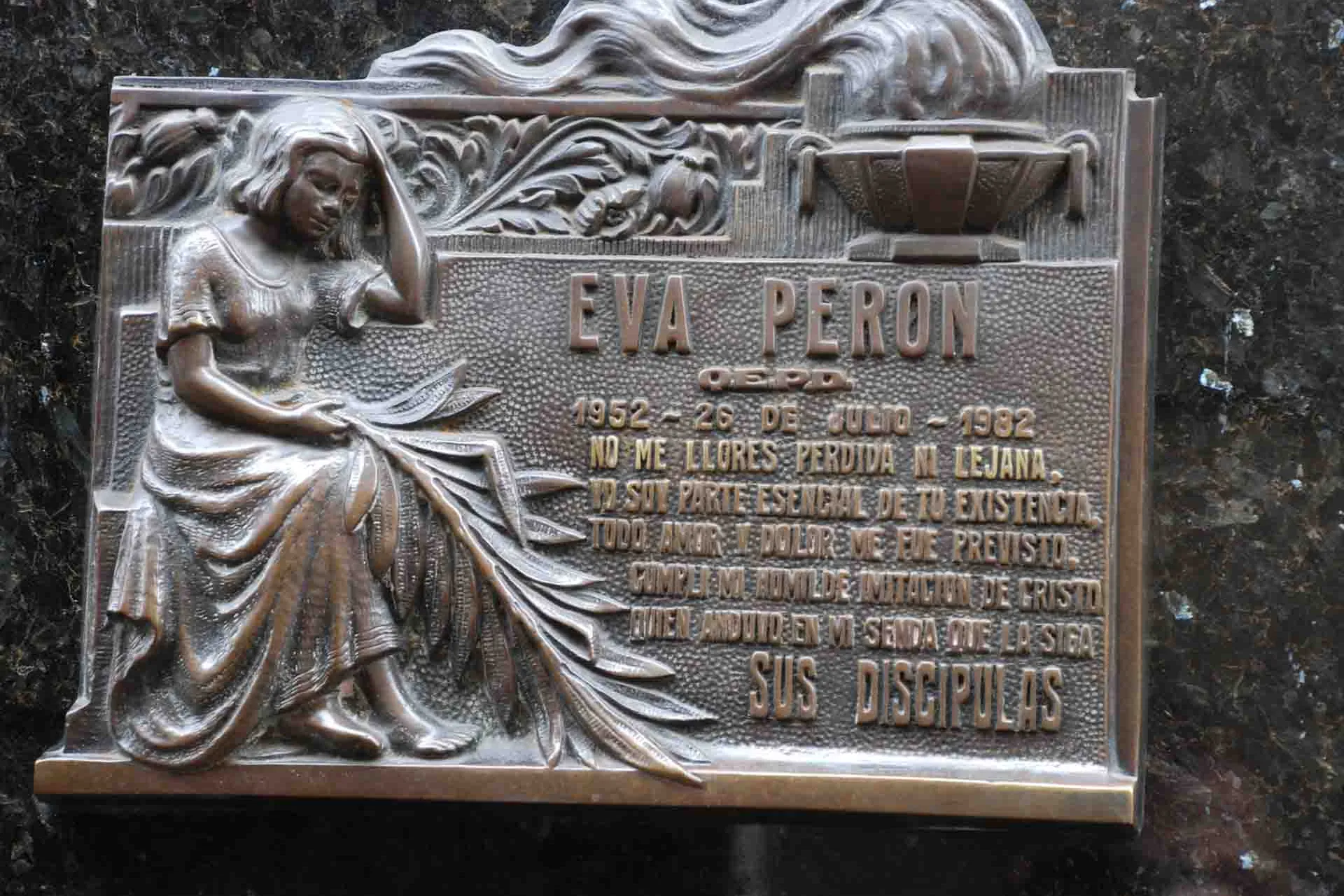 Tablica pamiątkowa Ewy Perón (Evita) na cmentarzu Recoleta w Buenos Aires