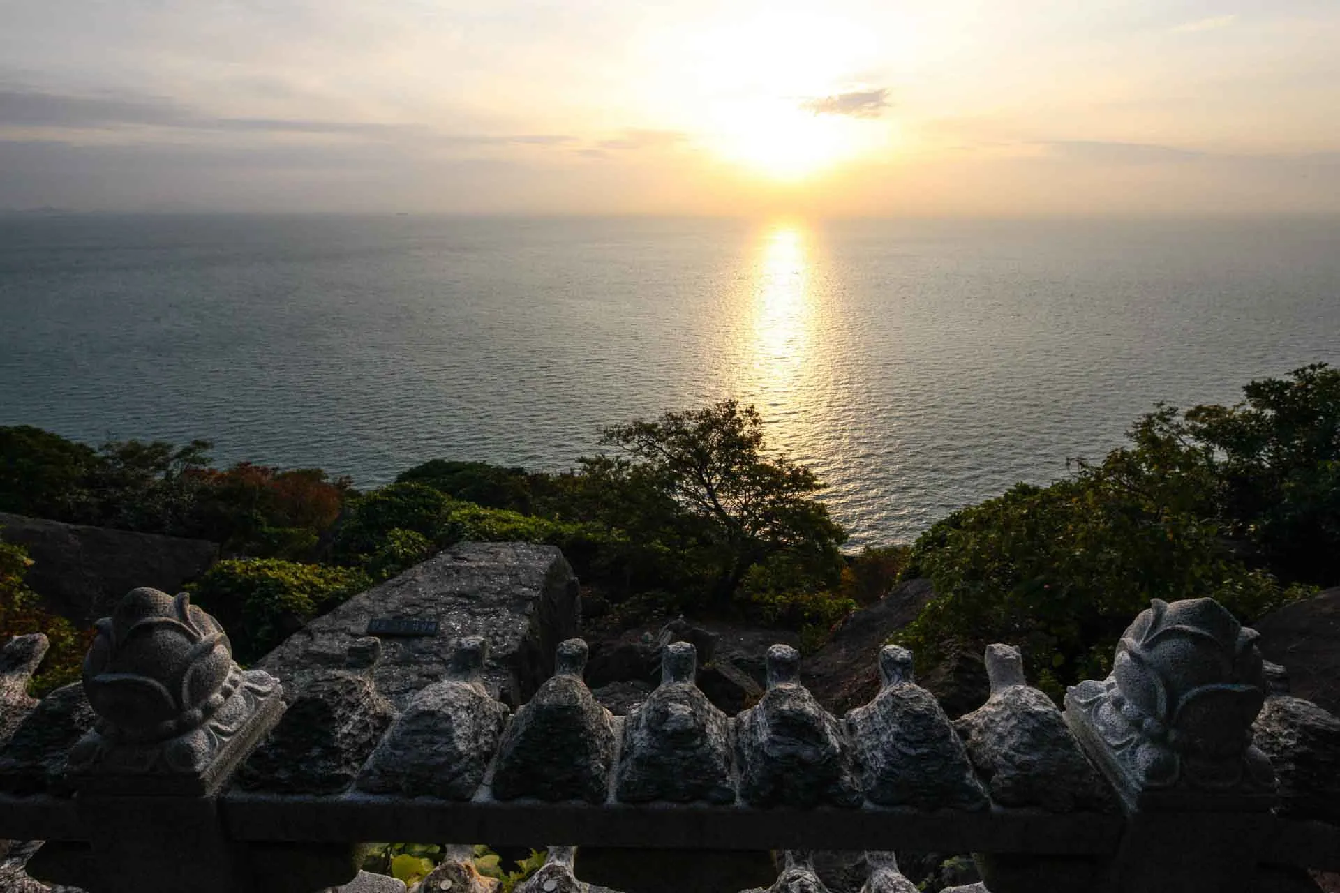 Wschód słońca przy świątyni Hyangiram