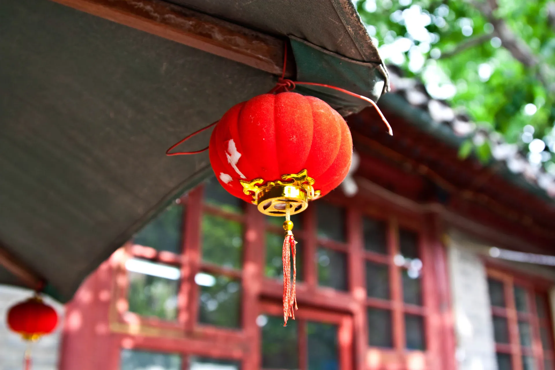 Czerwona chińska latarnia – symbol szczęścia i święta w Chinach