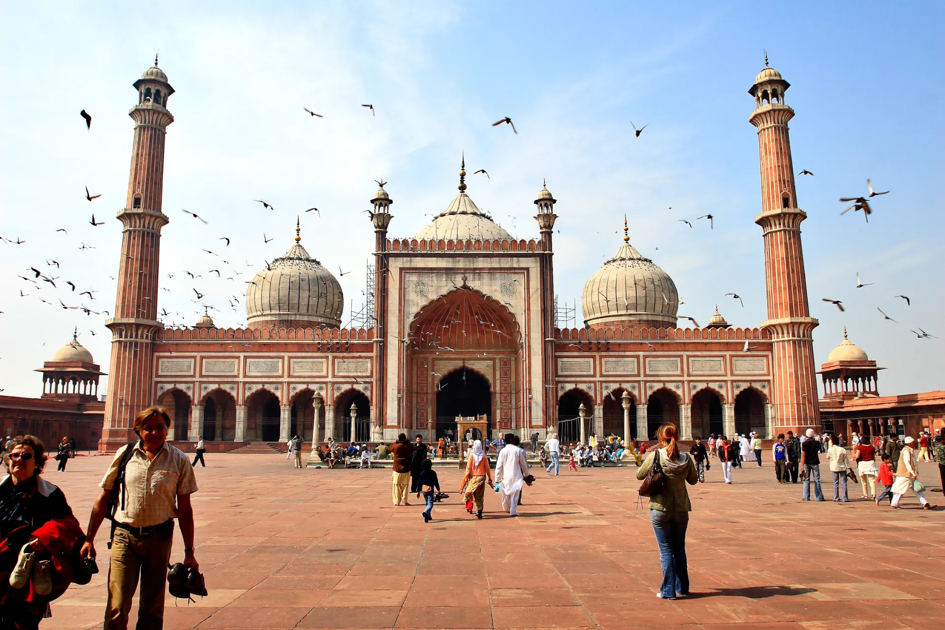 Meczet Jama jest jednym z największych i najpiękniejszych w Indiach Meczet Jama jest jednym z największych i najpiękniejszych w Indiach