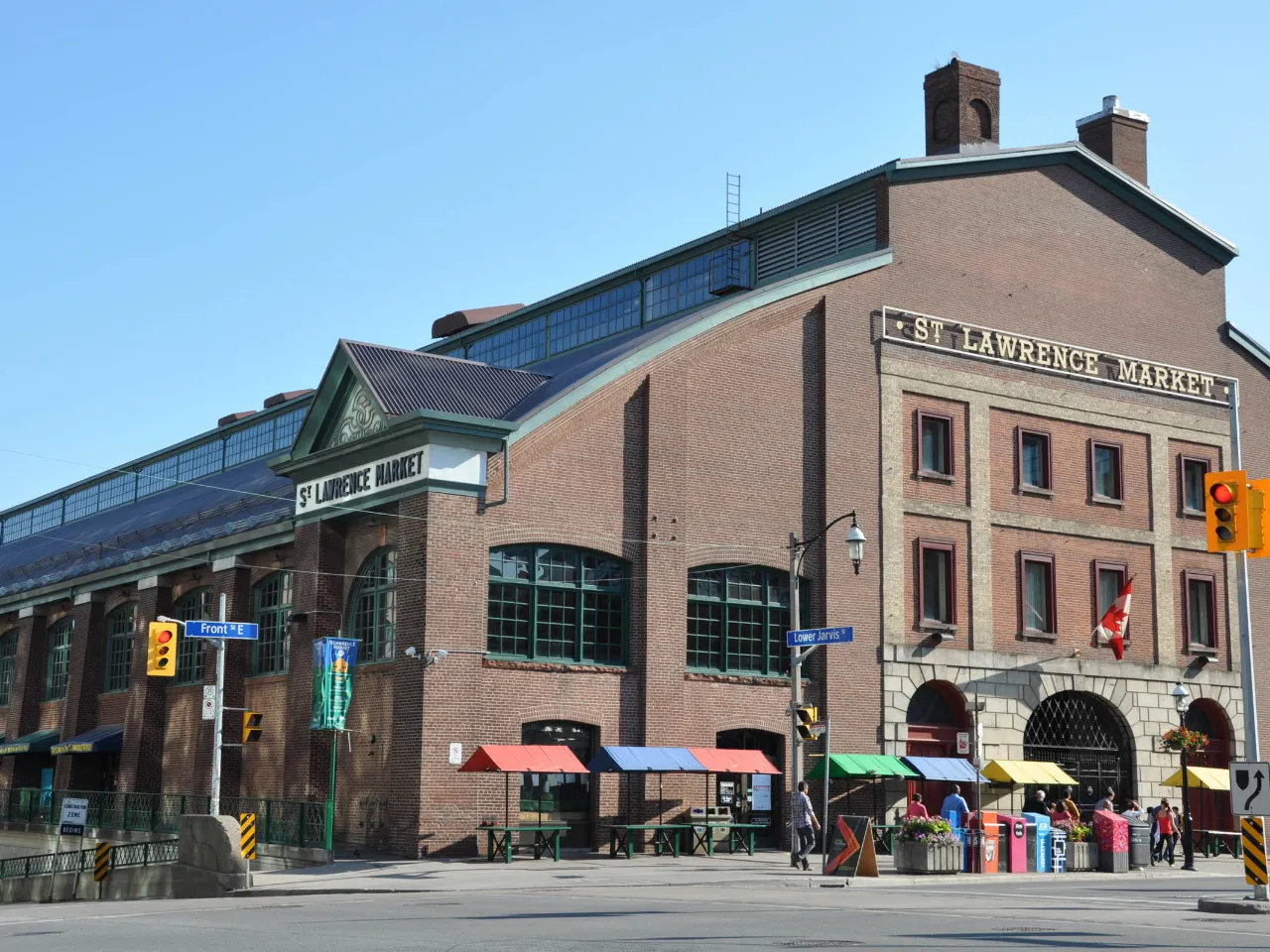 St. Lawrence Market w Toronto słynie ze świeżych produktów, delikatesów i lokalnych specjałów