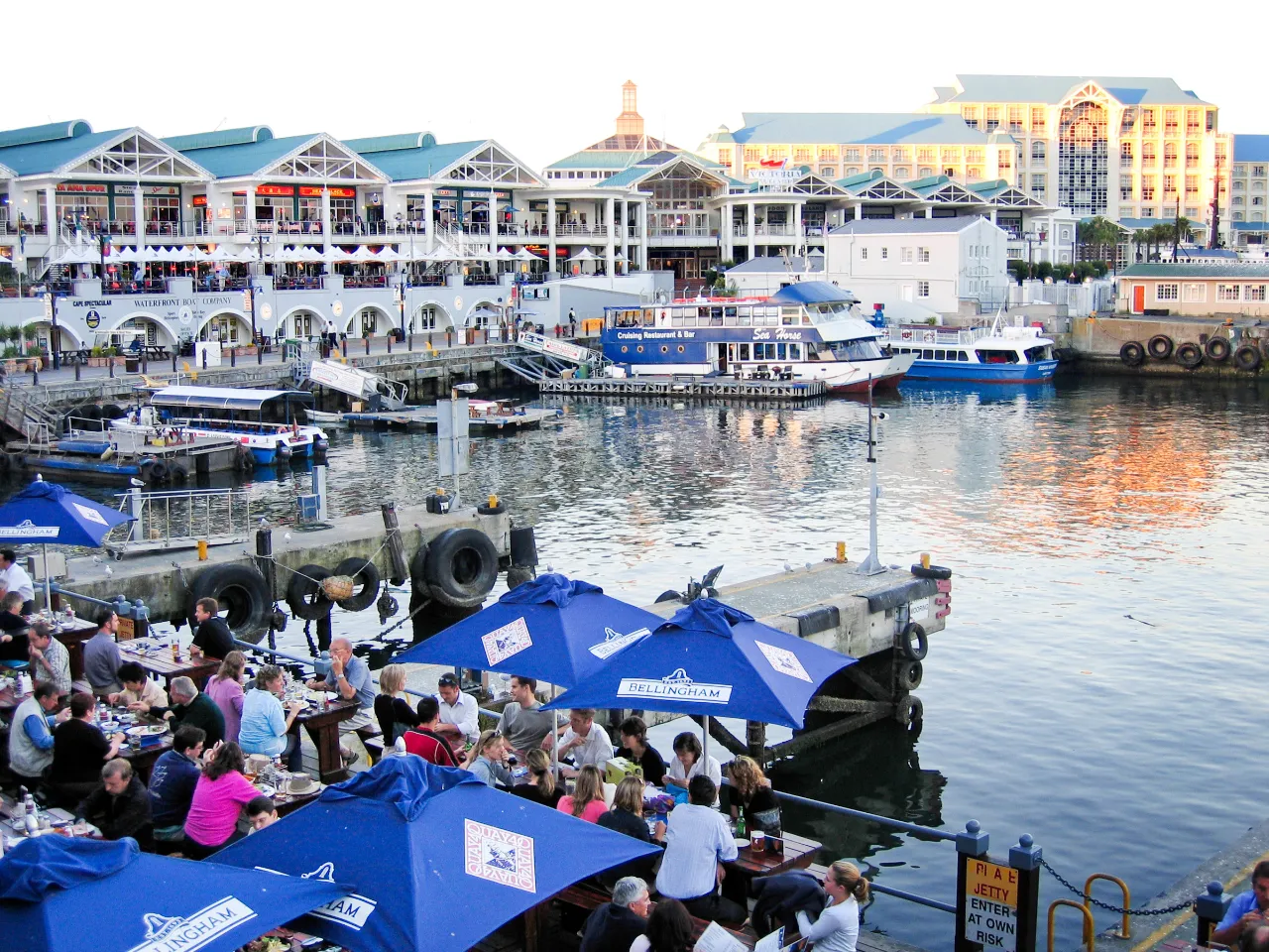 Victoria & Alfred Waterfront z portem, sklepami i restauracjami