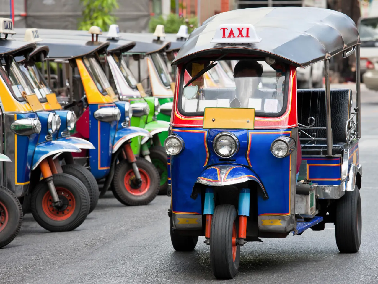 Pi-pi, łódź-łódź, tuk-tuk! Pi-pi, łódź-łódź, tuk-tuk!