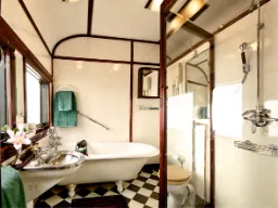 Łazienka w Rovos Rail – Apartament Królewski Łazienka w Rovos Rail – Apartament Królewski