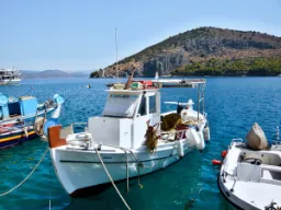 Oprócz turystyki Tolo utrzymuje się z rybołówstwa Oprócz turystyki Tolo utrzymuje się z rybołówstwa