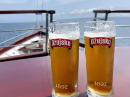 Zimne piwo i słońce na pokładzie Zimne piwo i słońce na pokładzie