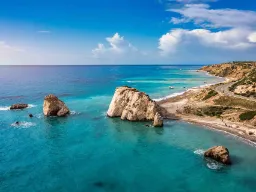 Skała Afrodyty, gdzie według mitu wynurzyła się z morskiej piany