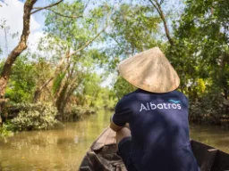 Pilot wycieczki Albatros na przedzie Pilot wycieczki Albatros na przedzie