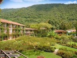 Ogród przed Hotelem Atitlán Ogród przed Hotelem Atitlán