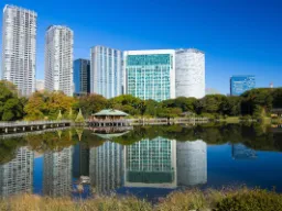 Wielki ogród Hamarikyu w centrum Tokio Wielki ogród Hamarikyu w centrum Tokio