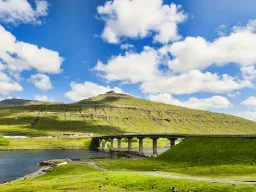 Most łączy wyspy Streymoy i Eysturoy Most łączy wyspy Streymoy i Eysturoy