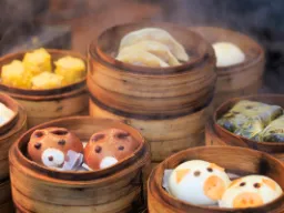 Dim sum w bambusowych koszykach