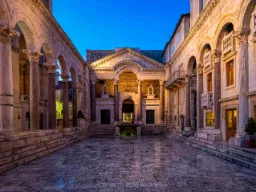 Pałac Dioklecjana w Splicie – wspaniała rzymska budowla z roku 300, gdzie historia i teraźniejszość spotykają się w sercu miasta