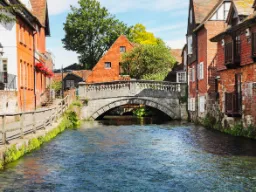 Winchester – znane z uroku, mostów i klasycznej angielskiej architektury Winchester – znane z uroku, mostów i klasycznej angielskiej architektury