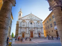 Katedra w Pienzie z połowy XV wieku Katedra w Pienzie z połowy XV wieku