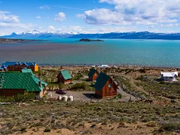 Widok na Lago Argentino w pobliżu El Calafate w Patagonii