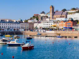 Nabrzeże w urokliwym Torquay – znane z serialu "Fawlty Towers" Nabrzeże w urokliwym Torquay – znane z serialu "Fawlty Towers"