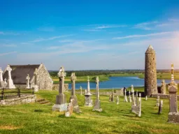 Część klasztoru Clonmacnoise Część klasztoru Clonmacnoise