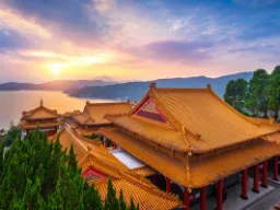 Świątynia Wenwu nad Jeziorem Słońca i Księżyca Świątynia Wenwu nad Jeziorem Słońca i Księżyca