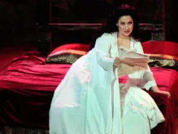 Lady Macbeth w intensywnej scenie z Macbetha Verdiego Lady Macbeth w intensywnej scenie z Macbetha Verdiego