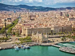 Port Vell z pomnikiem Kolumba na końcu Rambli w Barcelonie Port Vell z pomnikiem Kolumba na końcu Rambli w Barcelonie