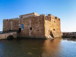 Zamek w Paphos był używany jako więzienie, garnizon, a nawet magazyn soli