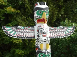 Tradycyjny totem w Vancouver, Kolumbia Brytyjska Tradycyjny totem w Vancouver, Kolumbia Brytyjska