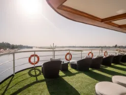 Dużo miejsca na relaks na łodzi Dużo miejsca na relaks na łodzi