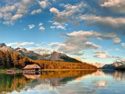 Zachód słońca nad Maligne Lake w Parku Narodowym Jasper, Alberta Zachód słońca nad Maligne Lake w Parku Narodowym Jasper, Alberta