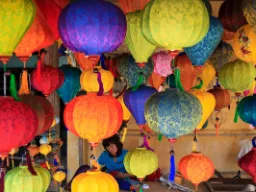 Kolorowe lampy na targu Kolorowe lampy na targu