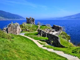 Ruiny zamku Urquhart nad Loch Ness