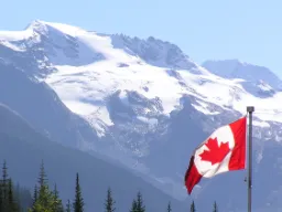 Flaga Kanady – „The Maple Leaf” – w swoim żywiole – po francusku: „L’Unifolié” Flaga Kanady – „The Maple Leaf” – w swoim żywiole – po francusku: „L’Unifolié”