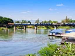 Pociąg przejeżdża nad rzeką K… Pociąg przejeżdża nad rzeką K…