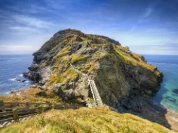 Tintagel Castle – dramatyczne ruiny zamku na klifach, znane z legendy o Królu Arturze Tintagel Castle – dramatyczne ruiny zamku na klifach, znane z legendy o Królu Arturze