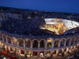 Wypełniony amfiteatr w Weronie Wypełniony amfiteatr w Weronie