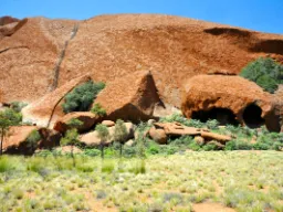 Uhuru – u podnóża Ayers Rock Uhuru – u podnóża Ayers Rock
