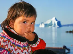 Mała dziewczynka w stroju narodowym Mała dziewczynka w stroju narodowym
