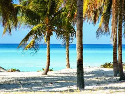 Niebo, morze, palmy i piasek na plaży Varadero Niebo, morze, palmy i piasek na plaży Varadero