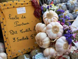 Targ z czosnkiem i przyprawami